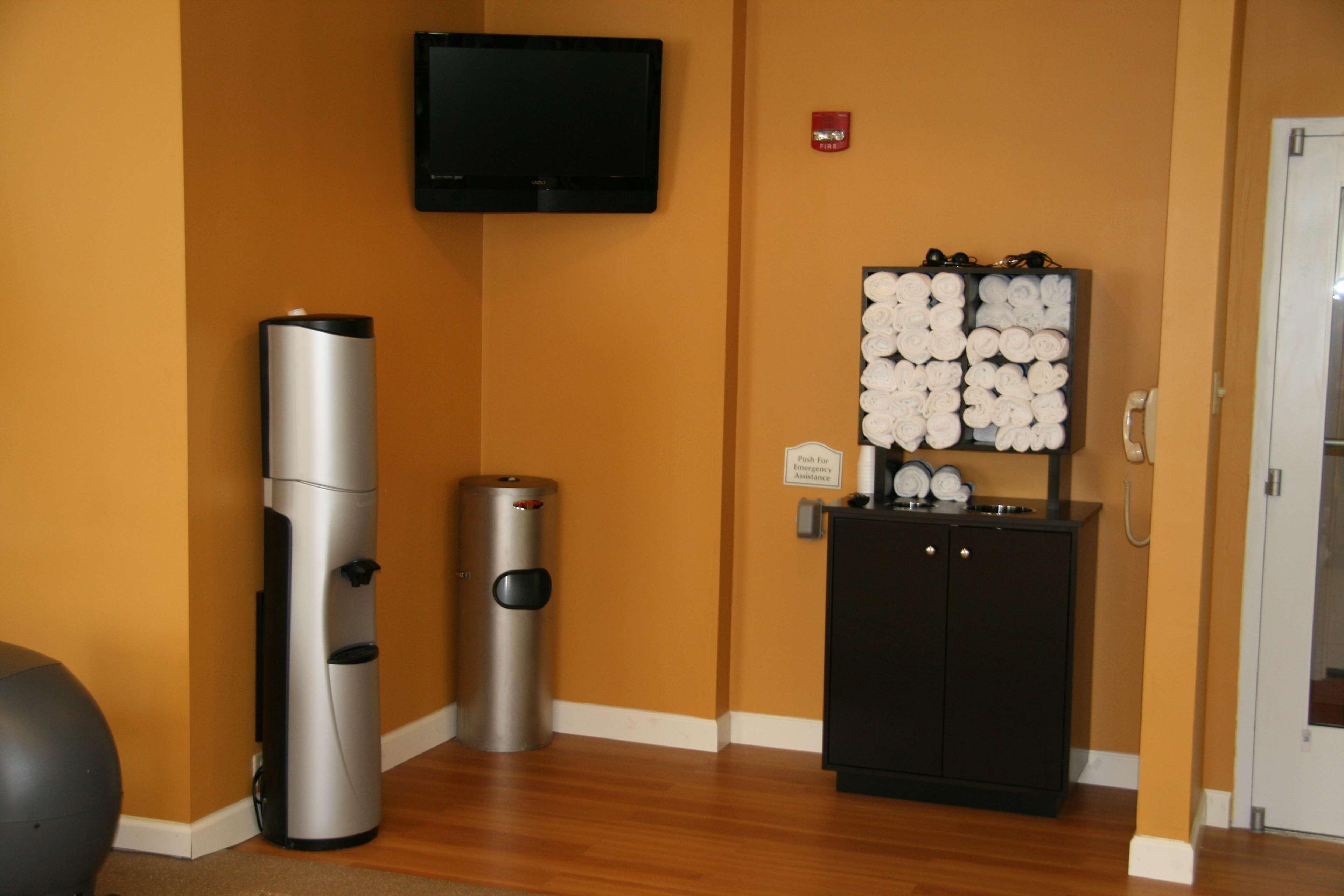 Hilton Garden Inn Newport News Konforlar fotoğraf
