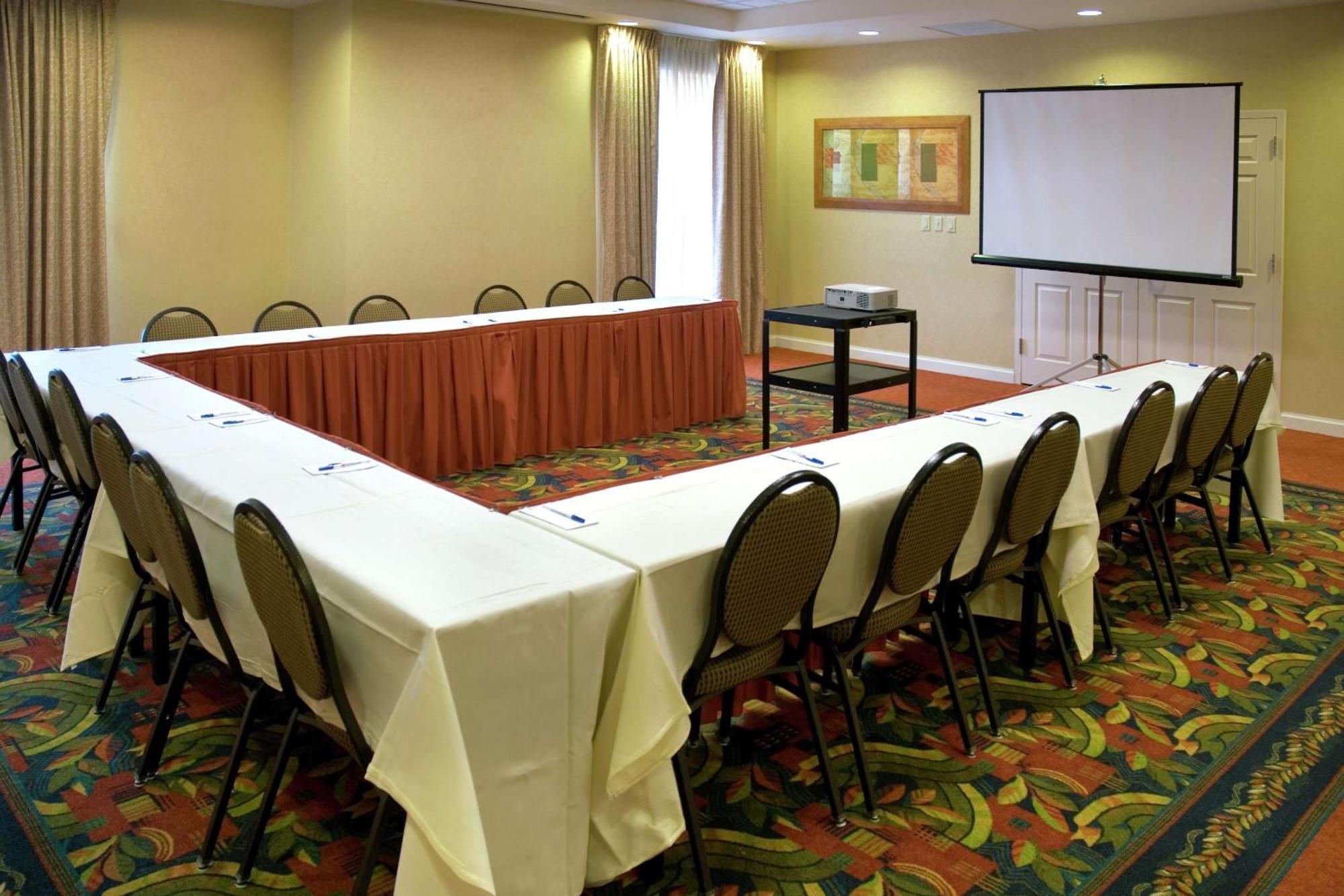 Hilton Garden Inn Newport News Dış mekan fotoğraf
