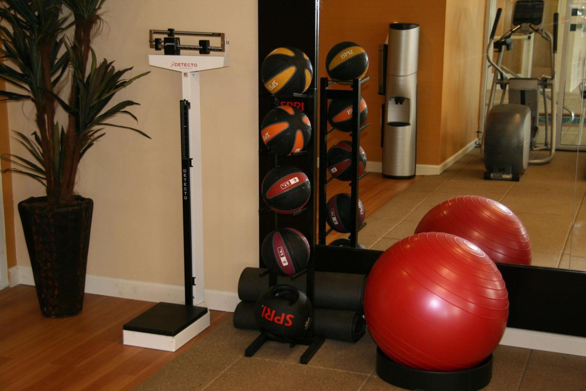 Hilton Garden Inn Newport News Dış mekan fotoğraf