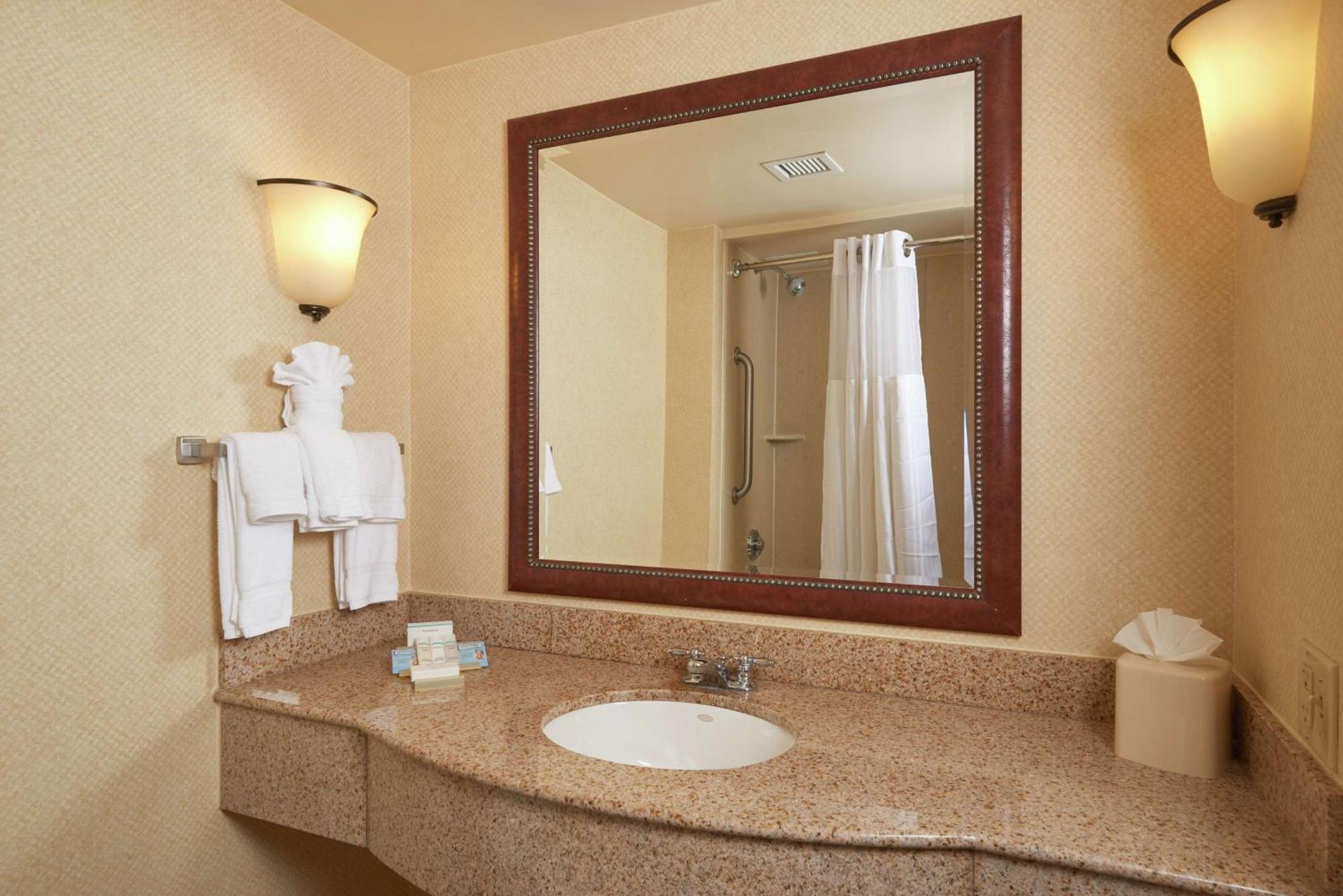 Hilton Garden Inn Newport News Dış mekan fotoğraf