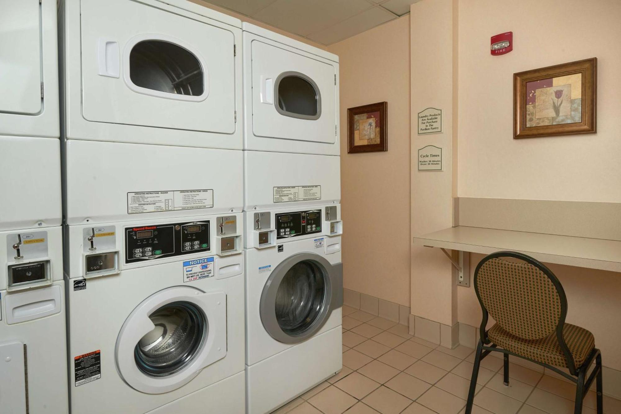 Hilton Garden Inn Newport News Dış mekan fotoğraf